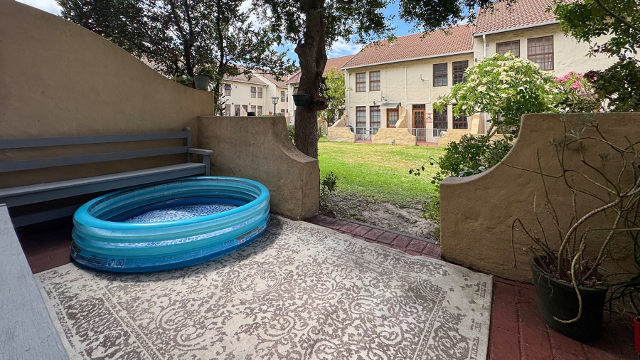 2 Bedroom Property for Sale in Fairfield Estate Western Cape